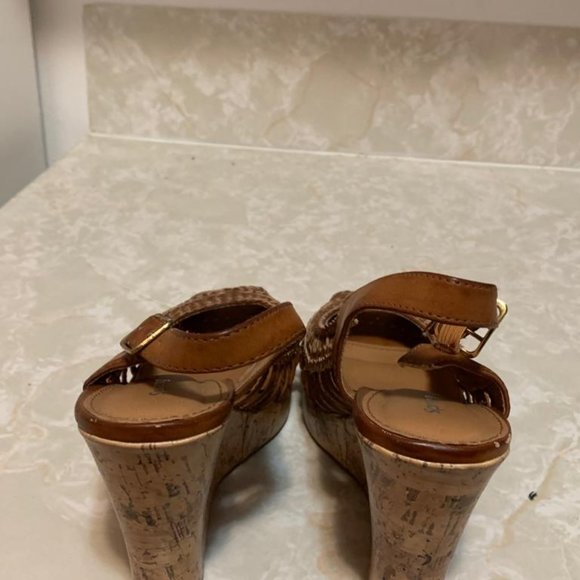 Spring wedge shoe size 8 Tan color - Picture 5 of 7